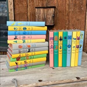 Vintage Junior Deluxe Editions Book Set - Set of 8